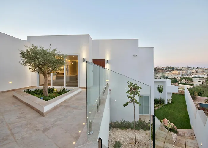 Villa Maltese Luxury - Sunset Infinity Pools, Indoor Heated Pools And More!
