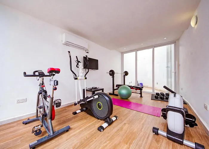 Villa Maltese Luxury - Sunset Infinity Pools, Indoor Heated Pools And More! *