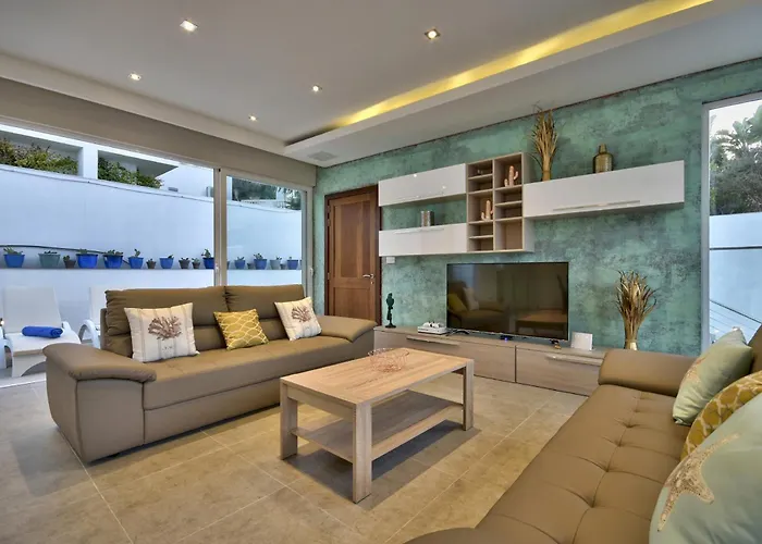 Villa Maltese Luxury - Sunset Infinity Pools, Indoor Heated Pools And More! Mellieha