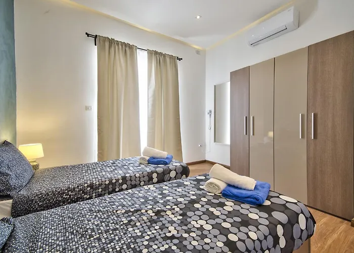 Maltese Luxury - Sunset Infinity Pools, Indoor Heated Pools And More! Villa