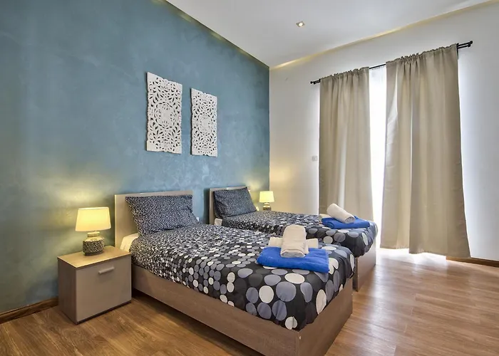 Villa Maltese Luxury - Sunset Infinity Pools, Indoor Heated Pools And More! *