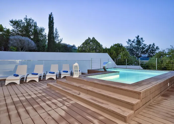 Villa Maltese Luxury - Sunset Infinity Pools, Indoor Heated Pools And More!