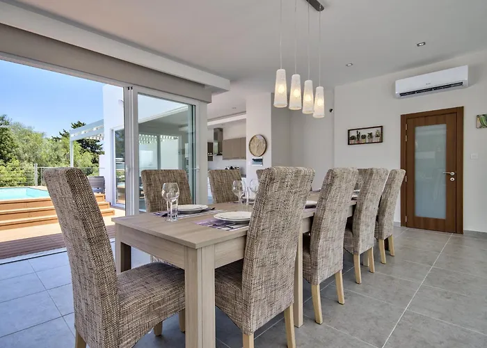 Villa Maltese Luxury - Sunset Infinity Pools, Indoor Heated Pools And More! Mellieħa