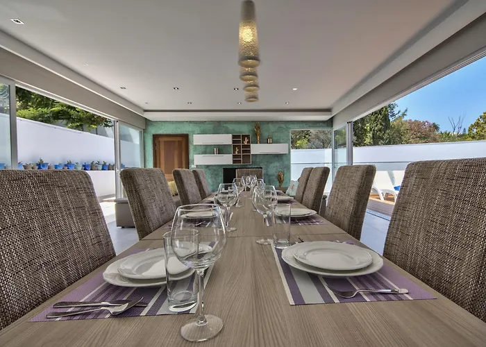 Villa Maltese Luxury - Sunset Infinity Pools, Indoor Heated Pools And More!