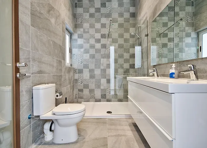 Maltese Luxury - Sunset Infinity Pools, Indoor Heated Pools And More! Villa Mellieħa